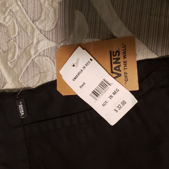 Brand new boys Vans shorts - Picture 3 of 4